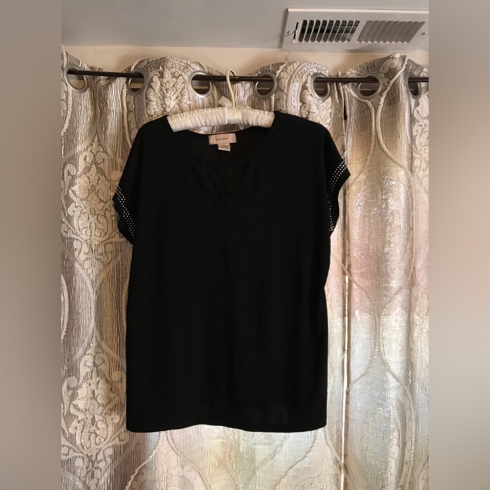 Shirt sleeve top with sparkle on sleeves